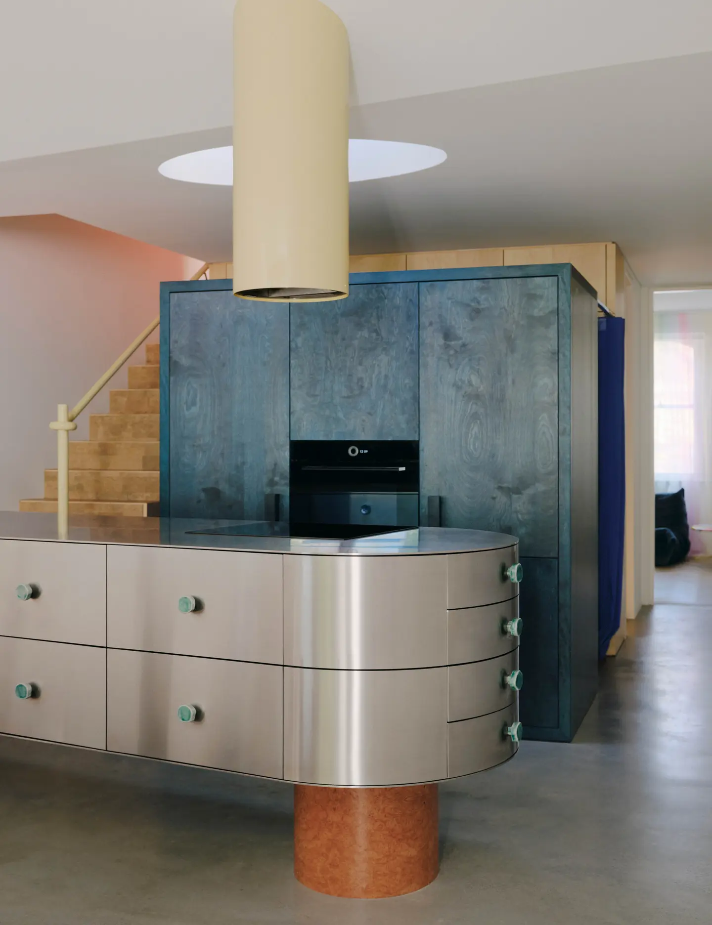 Comment cet appartement chargé de personnalité incarne parfaitement le « YOLO »