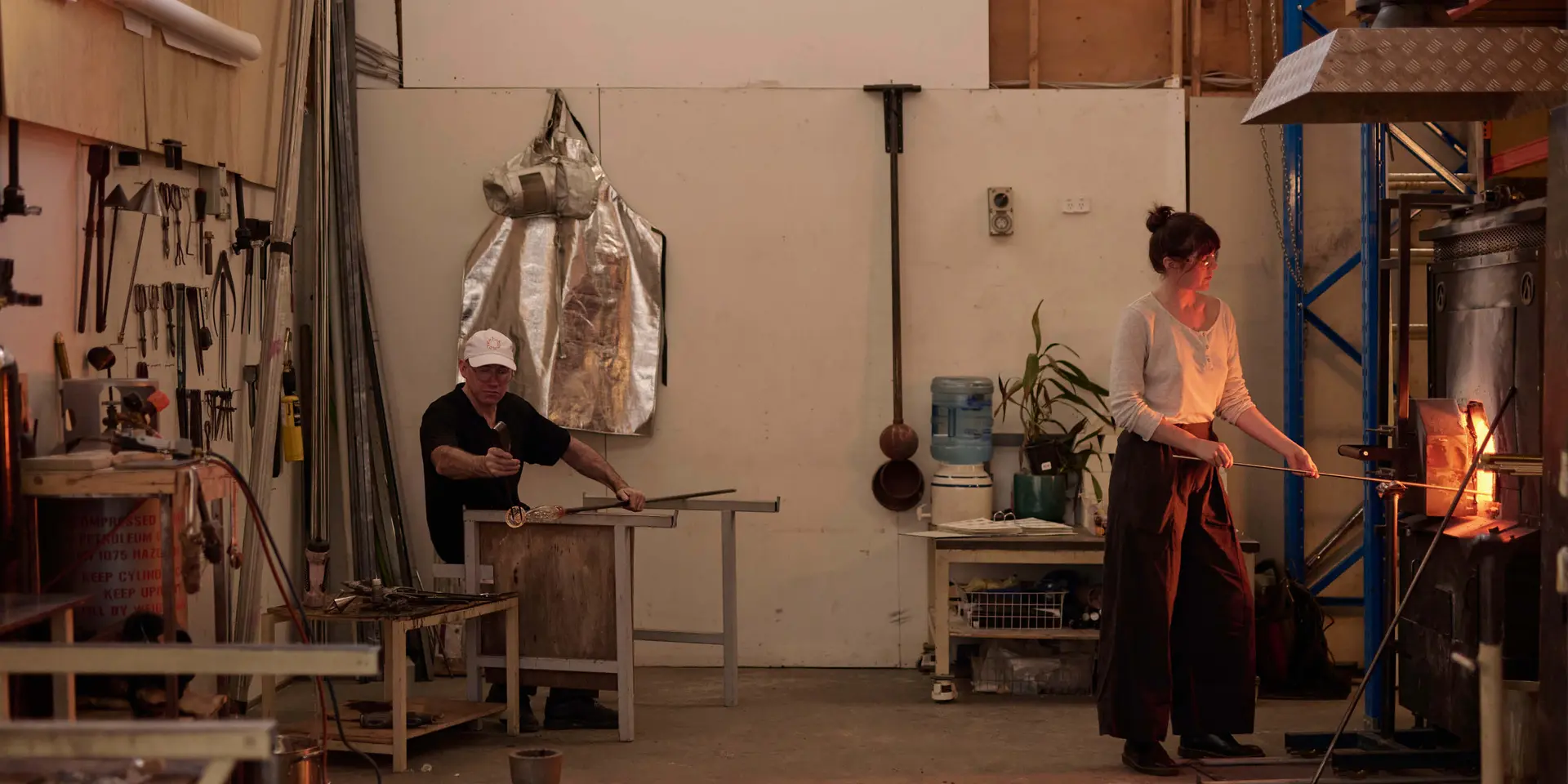 Découvrez l'artiste verrier de Melbourne qui crée des pièces incontournables